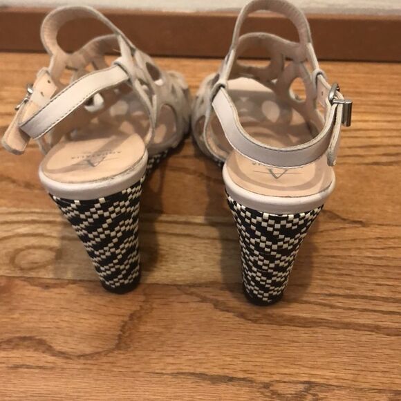 Aquatalia wedge cream leather open toe sandals - Picture 6 of 9